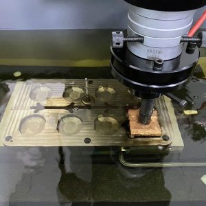 CÔNG NGHỆ GIA CÔNG PHÓNG ĐIỆN (EDM): QUY TRÌNH TẠO HÌNH CHÍNH XÁC CHO VẬT LIỆU SIÊU CỨNG