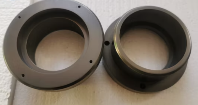 LINH KIỆN GRAPHITE GIA CÔNG CHÍNH XÁC: PHỤ TÙNG QUAN TRỌNG CHO SẢN XUẤT THỦY TINH THẠCH ANH (QUARTZ GLASS)