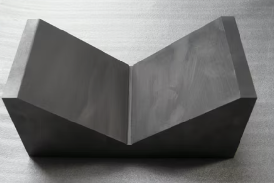 GRAPHITE TINH KHIẾT CAO CẤP: VẬT LIỆU CHỐNG Ô NHIỄM CHO SẢN XUẤT THỦY TINH & THẠCH ANH (QUARTZ)