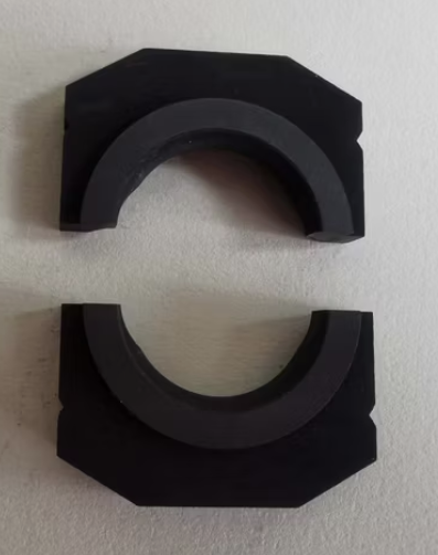 KẸP GẮP GRAPHITE CHO BAO BÌ THỦY TINH: VẬT LIỆU TỰ BÔI TRƠN VÀ CHỊU NHIỆT CỰC CAO CHO XỬ LÝ KÍNH NÓNG