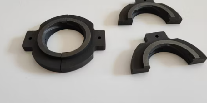 KẸP GẮP CỔ CHAI GRAPHITE CHỊU NHIỆT CAO: PHỤ TÙNG GRIPPER CHO XỬ LÝ THỦY TINH NÓNG