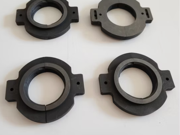 KẸP GẮP GRAPHITE TUỔI THỌ CAO: PHỤ TÙNG CHỊU MÀI MÒN VÀ CHỊU NHIỆT CHO CHAI LỌ THỦY TINH